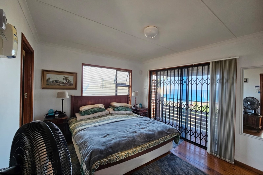 5 Bedroom Property for Sale in Beachview Eastern Cape